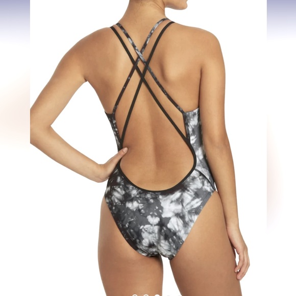 Nike Hydra Strong Muti Print Spider Back One Piece Swimsuit Size W 6 (32) NWT - Picture 3 of 15